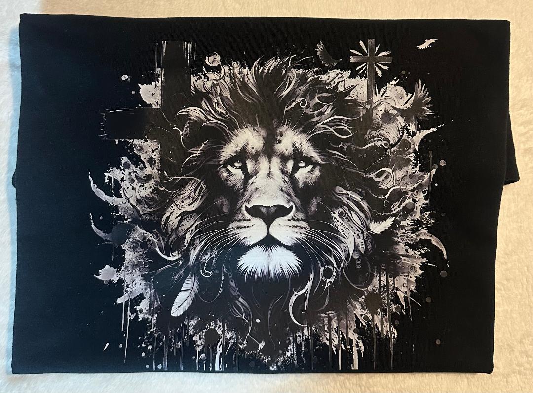 Lion black and white with crosses t shirt