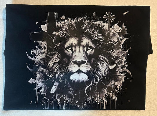Lion black and white with crosses t shirt