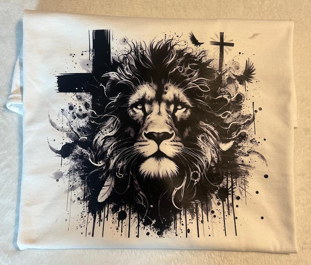 Lion black and white with crosses t shirt